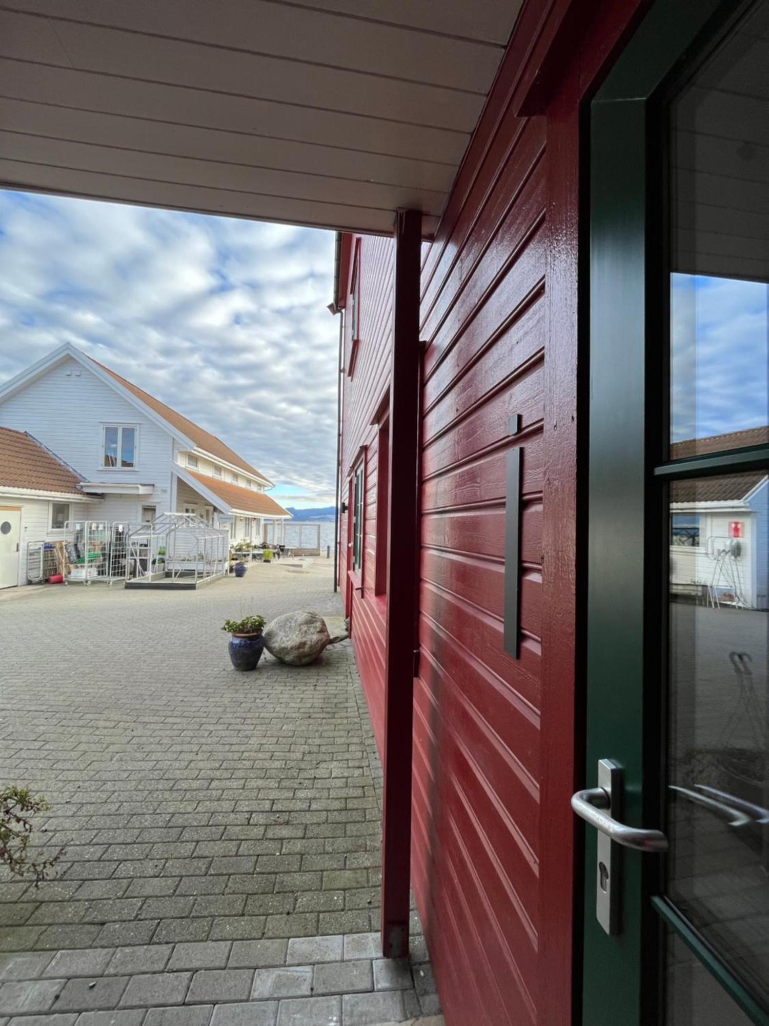 Sjoberg Hotell Og Ferie Leiligheter Østhusvik 外观 照片