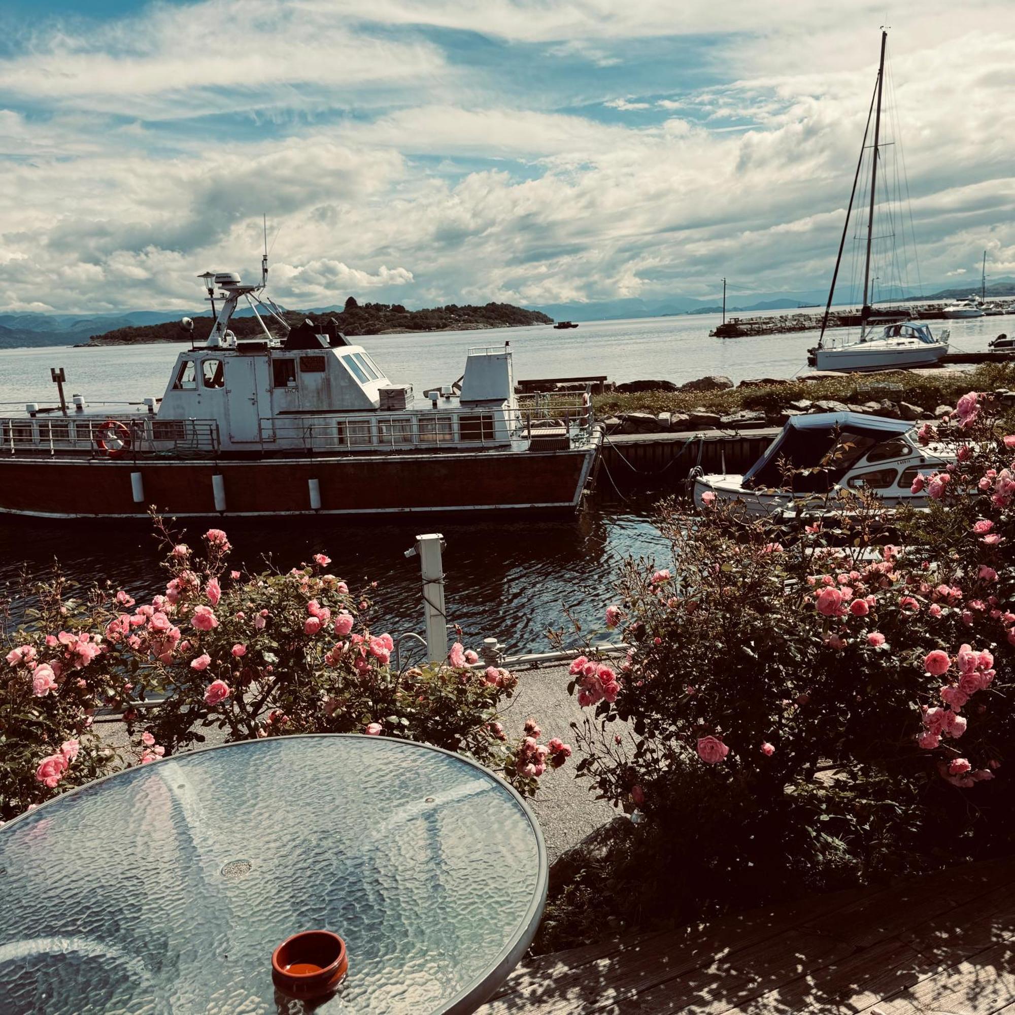 Sjoberg Hotell Og Ferie Leiligheter Østhusvik 外观 照片